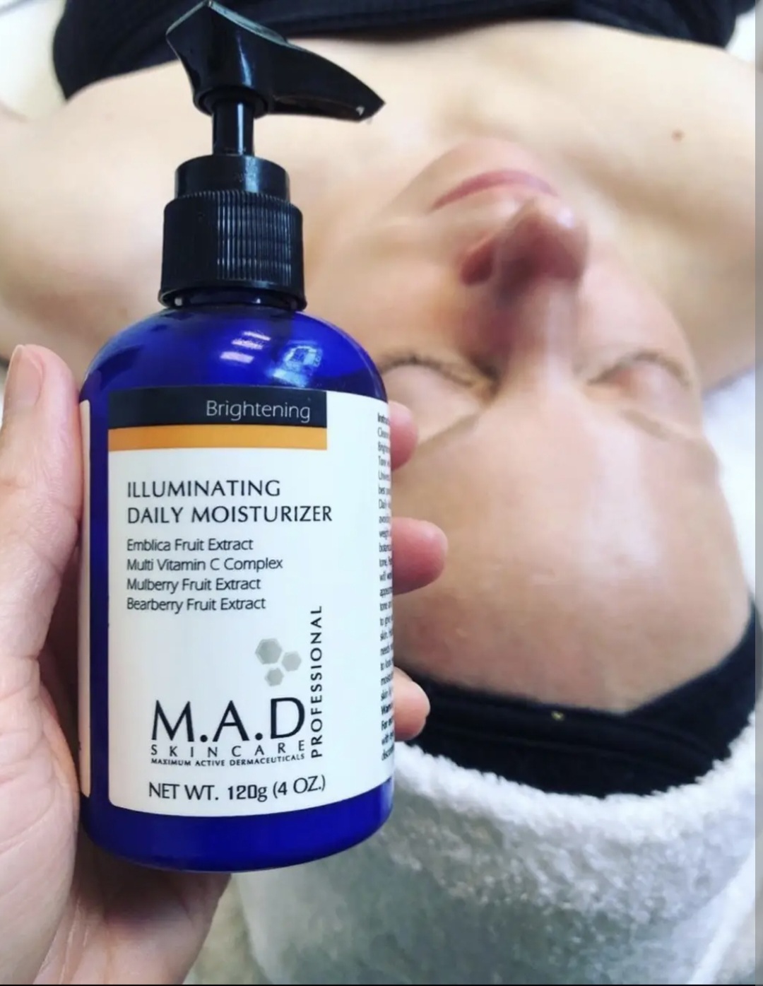 مرطوب کننده روزانه Illuminating daily moisturizer